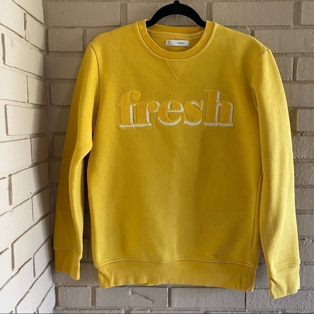 CELIO Bright Yellow Carpet Patch FRESH sweatshirt Pullover Size Small S